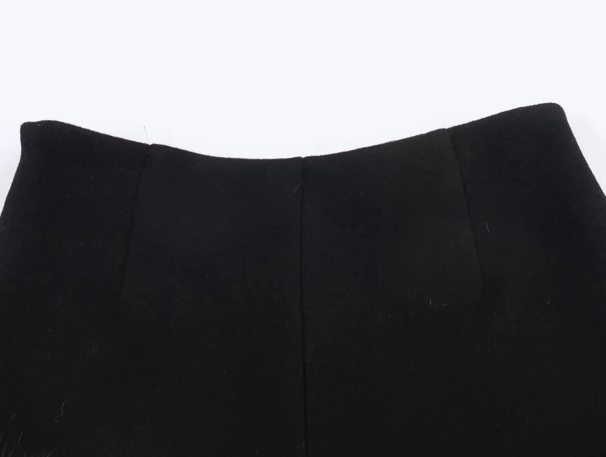 KONDALA 2026 Printemps-Été – Short décontracté noir pour femme avec patchwork en fausse fourrure – Élégant short taille haute pour la Saint-Valentin